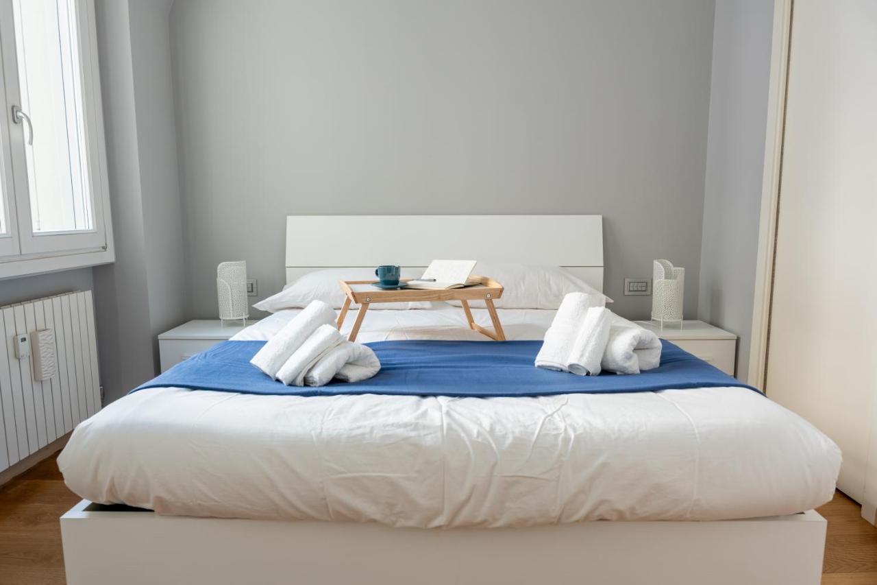 5 Min Duomo Luxury Home In Brera Design District Milan Bagian luar foto
