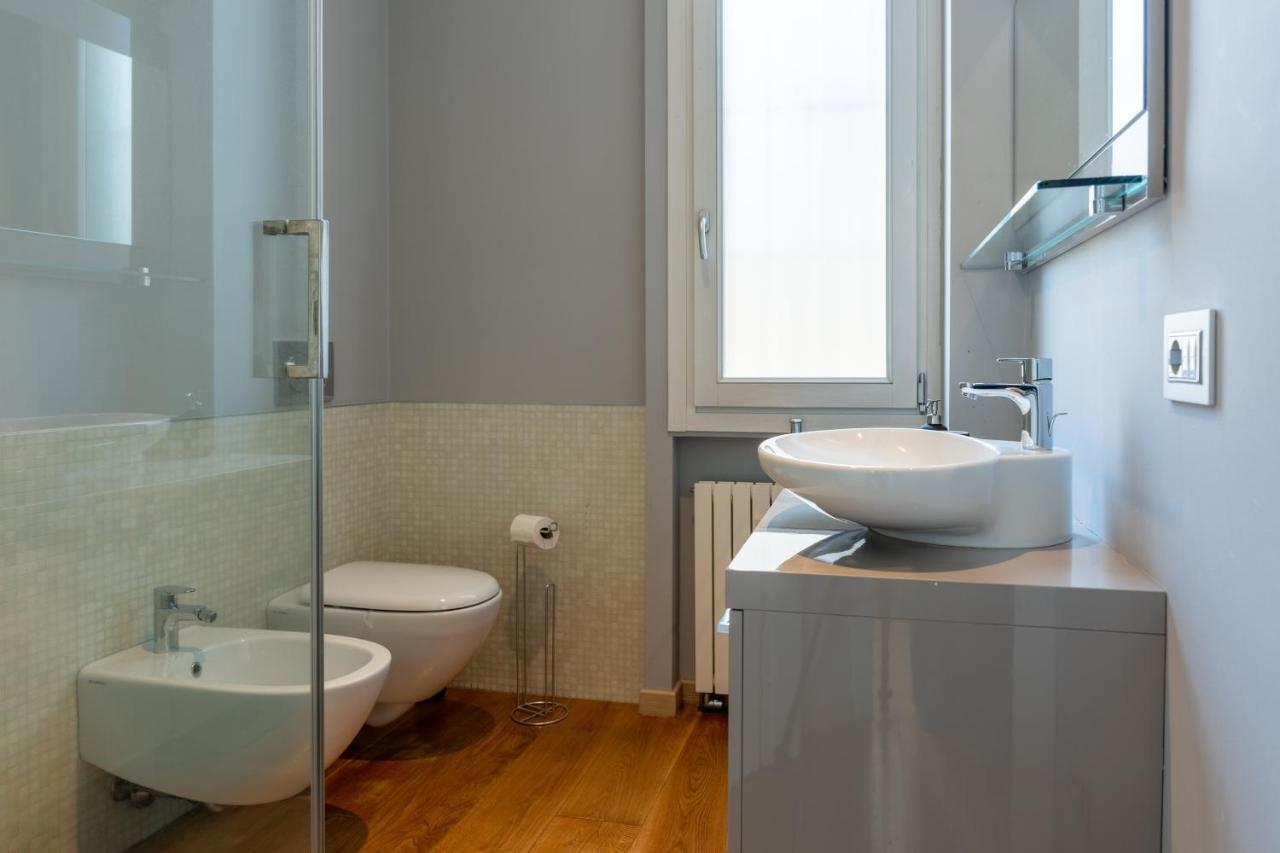 5 Min Duomo Luxury Home In Brera Design District Milan Bagian luar foto