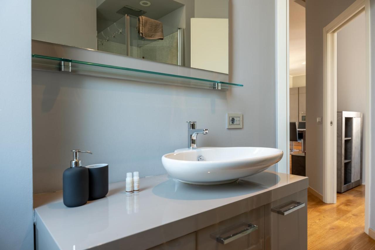5 Min Duomo Luxury Home In Brera Design District Milan Bagian luar foto
