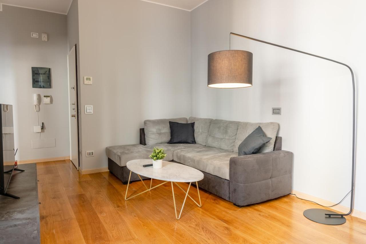5 Min Duomo Luxury Home In Brera Design District Milan Bagian luar foto